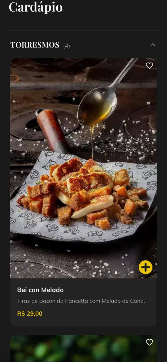 Cardápio no celular, com foto do prato, descrição, preço e botão de adicionar ao pedido